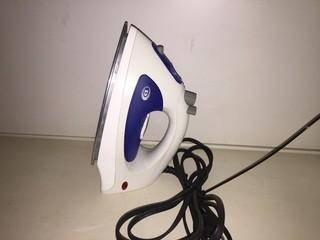 Durabrand Dry/Steam Iron.