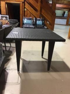 Square Resin Wicker Outdoor Dining Table, 35" x 35".