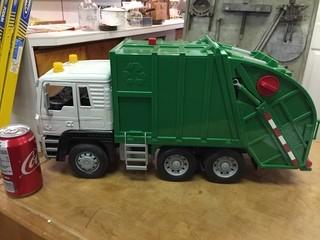 White/Green Garbage Truck with Sound.