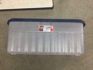 189 Litre Rubbermaid Storage Tote, Small Crack in Lid.