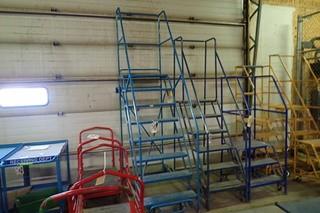 Mobile 8-step Warehouse Stairs.