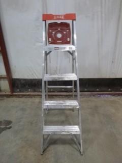 (1) 5' Step Ladder
