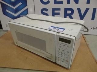 General Electric Space Maker 2 Microwave, Model JEM25WVC, 120V, 800 Watt (W-W)