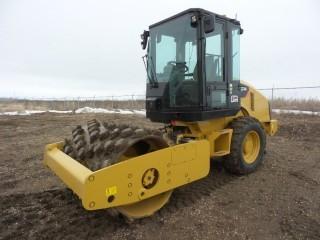 2014 CAT CP44 Vibratory Pad Foot Compactor