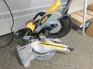 DW718 12" Double Bevel Sliding Compound Mitre Saw.