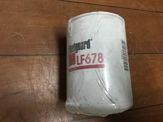 (10) Fleetguard LF678 Lube Filters