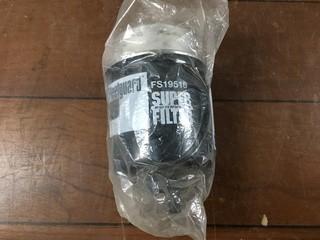 (4) Fleetguard FS19516 Super Filters