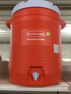 Rubbermaid 10 Gallon Water Jug with Spigot.