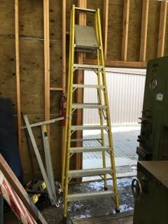 Featherlite 8 Step Fiberglass Ladder.