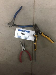 (3) Pairs of Pliers.