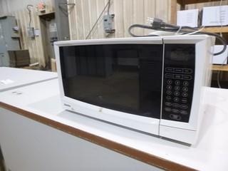 Danby Microwave, Model DMW1110WDB