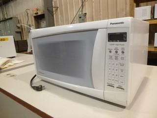 Panasonic Microwave , Model NN-ST615WFX, 1200 Watts