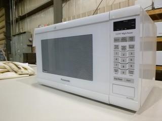 Panasonic Microwave , Model NN-ST652W, 1200 Watts