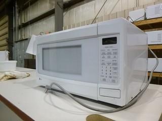 LG Microwave, Model LMS15715SW, 1100 Watts