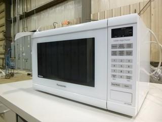 Panasonic Microwave , Model NN-ST632W, 1200 Watts