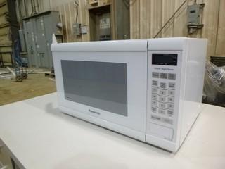 Panasonic Microwave , Model NN-ST652W, 1200 Watts