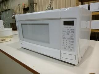 LG Microwave, Model LMS1571SW, 1100 Watts