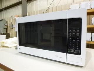 LG Microwave, Model LMS1531SW, 1100 Watts