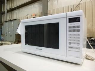 Panasonic Microwave , Model NN-ST632W, 1200 Watts
