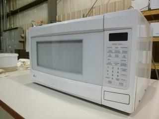 LG Microwave, Model LMS15715W, 1100 Watts