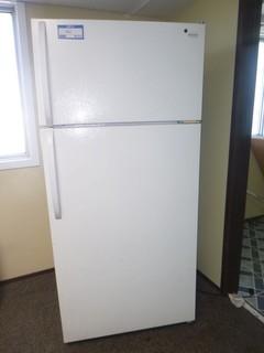 Frigidaire Fridge/Freezer, Model FRT18DRH (18 cu ft)