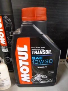 (1) Motul Transoil 10w30 1L, (1) Motul Chain Clean McCare C1, 9.8oz, (4) Magura Blood Hydraulic Oi, 2 oz