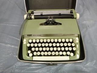 Smith Corona Manual Typewriter (E5-5-2)