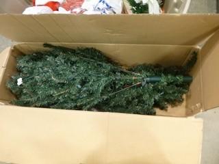 Christmas Tree, C/w Lights and Ornaments (E3-5-1)