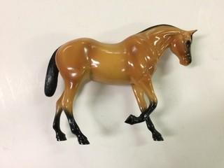 Hartland Horse Tan Colored Horse - Leg Up.