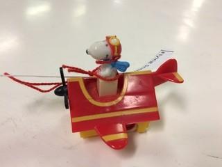 Peanuts Gang Pop Mobiles 1989 - Flying Ace Doghouse - Snoopy - Plastic Toy - 2.5".