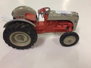 Ford Tractor - 8N Style 1:16 Scale 1950 8N Tractor.