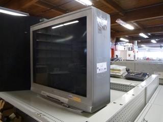 31in Sanyo Flat Screen TV C/w Remote, Perfect for playing Original Nintendo Duck Hunt, which will not work on LED or Plasma TVs.