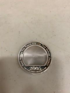 (1) 2005 The Magic Of Christmas 1oz PURE Silver Round