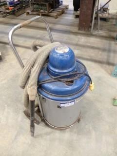 Black & Decker Industrial Shop Vac, Model 5425 (E1-1-1)