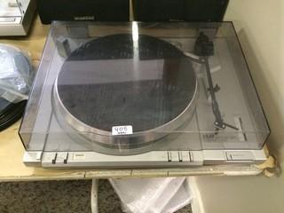 Akai Quartz DD Turntable, Model AP-Q41.