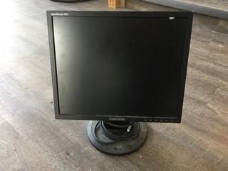 Samsung Syncmaster 74ON 17" LCD Monitor.