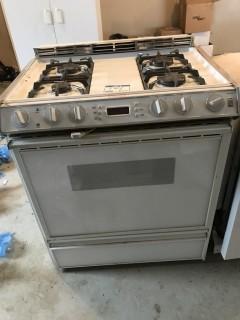 Modern Maid 30" Gas Range.