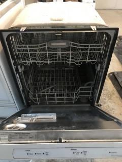 Kitchen Aid 24" Built in Dishwasher.