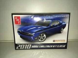 AMT 2010 Dodge Challenger R/T Classic Model Kit, 1:25 Scale.