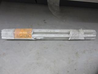 Quantity of 2' Glass Tubes.