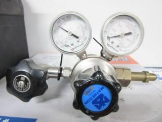 High Pressure Regulator w/gauges