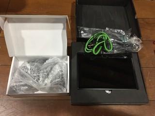 Smart Logic VZA-731888G Headrest Tablet With Headphones.