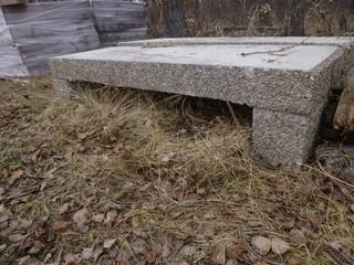 (1) 72in X 23in X 16in Concrete Bench