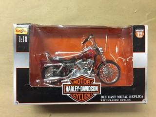 Maisto Harley Davidson "2001 FXDWG Dyna Wide Glide" Die Cast Model, 1:18 Scale.