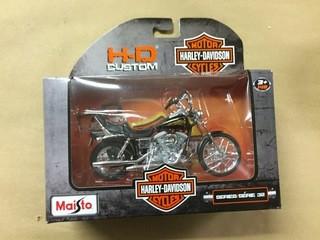 Maisto Harley Davidson "1997 FXDWG Dyna Wide Glide" Die Cast Model, 1:18 Scale.