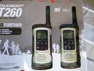 Motorola Talkabout T260 Two-Way Radio, C/w 22 Channels,  Dual Power, NiMH Rechargeable Battery, (Range of up to 25 Miles) (F1)