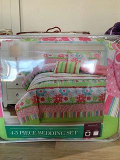 Pink & Green Flower Youth Twin Bed Set.