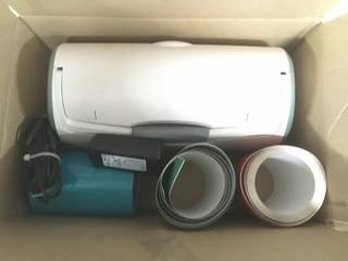 Cricut Machine W/3 Vinyl Rolls.