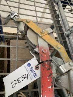 Roughneck  1000Lb Manual Ratchet Puller .