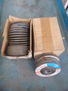 Qty Of 4 1/2in X 1/4in Grinding Discs